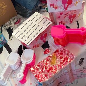 114 pcs Valentine *I Dig You* Shovel Sets New